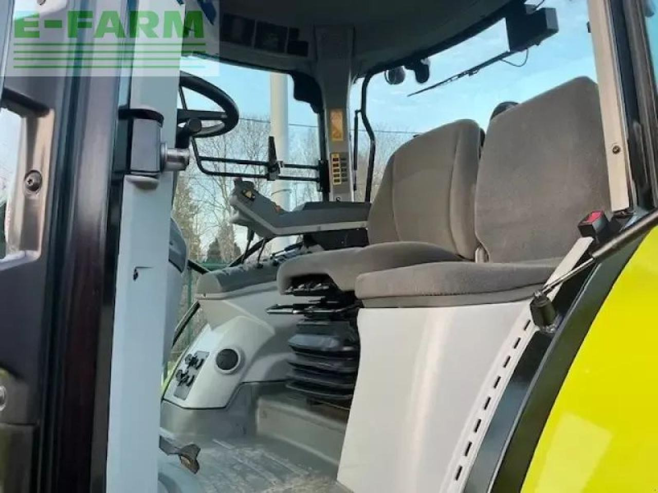 Farm tractor CLAAS arion620