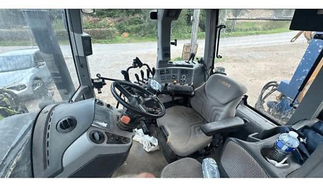 Farm tractor CLAAS arion640