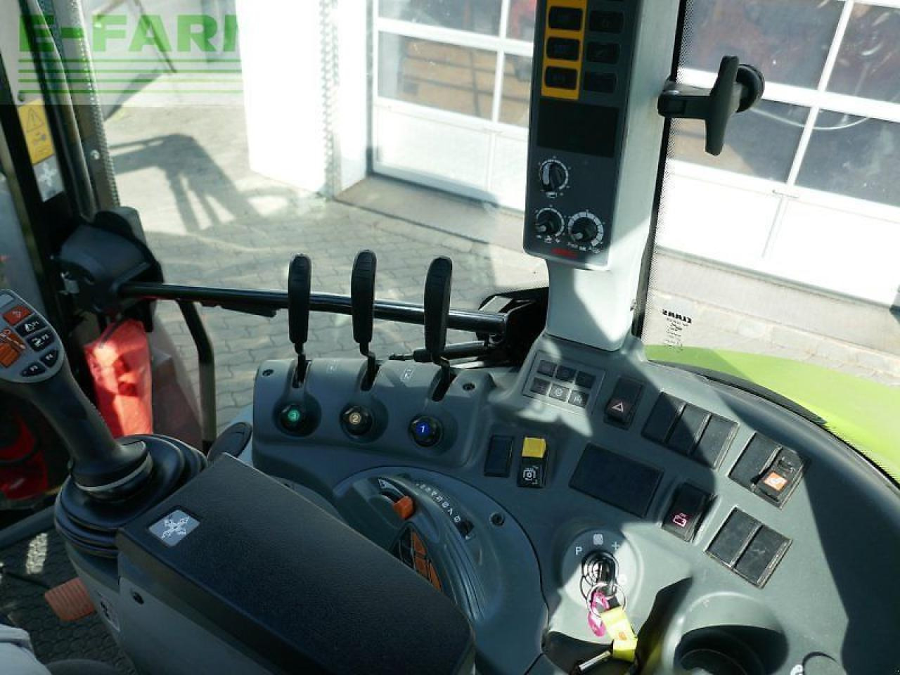 Farm tractor CLAAS arion 420