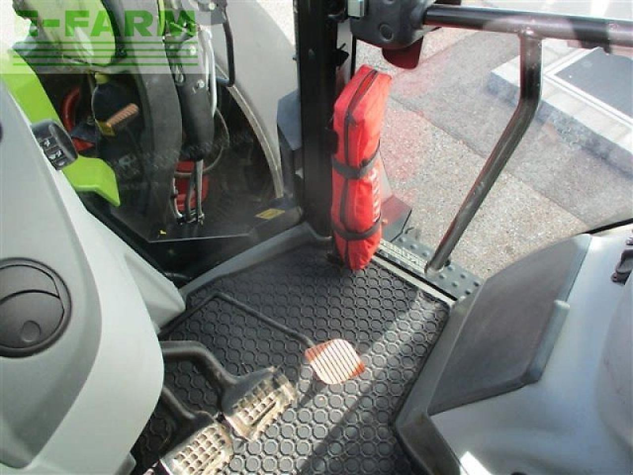 Farm tractor CLAAS arion 420 #871