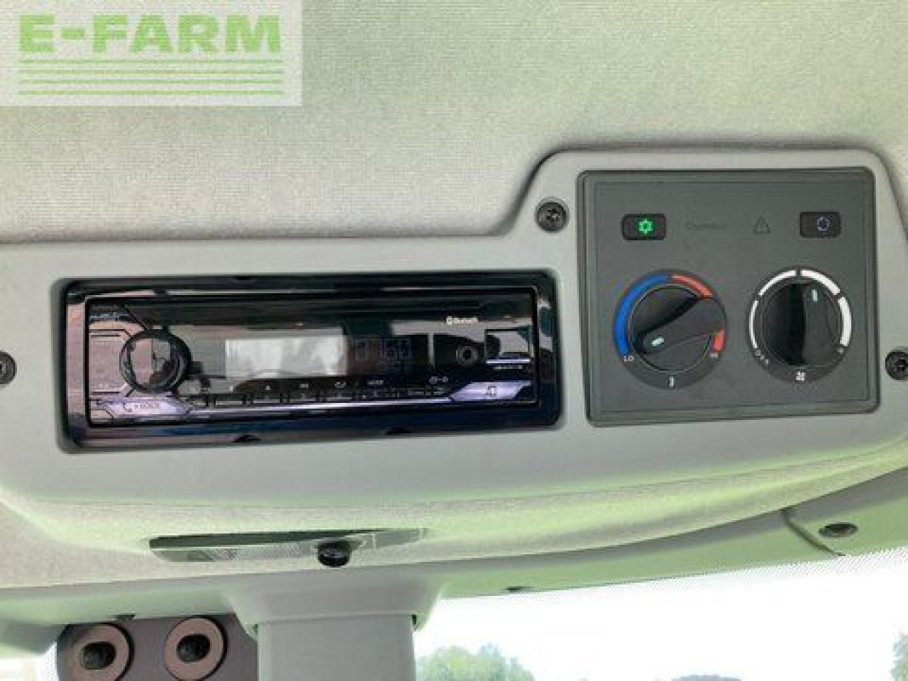 Farm tractor CLAAS arion 420 cis