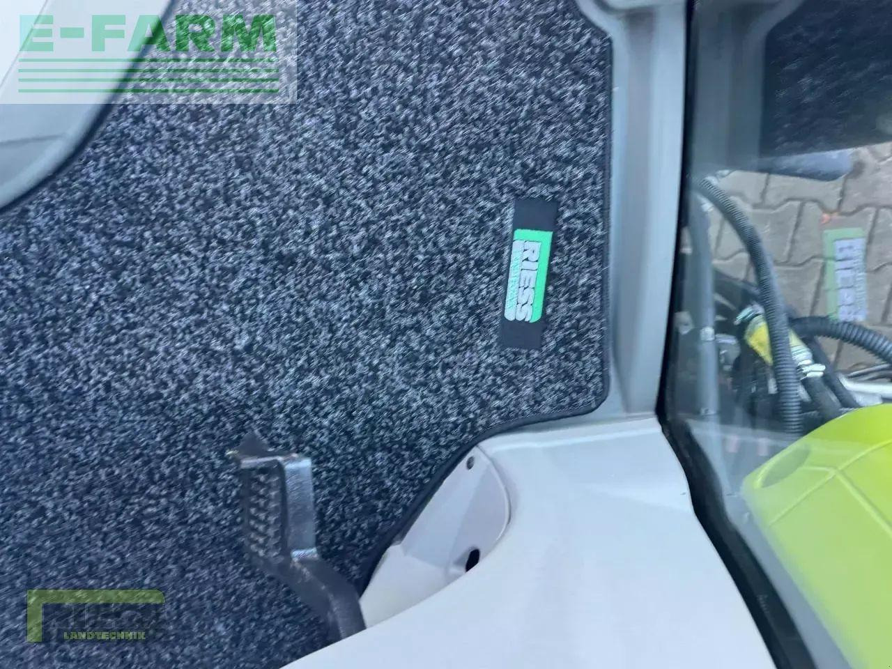 Farm tractor CLAAS arion 420 cis a32