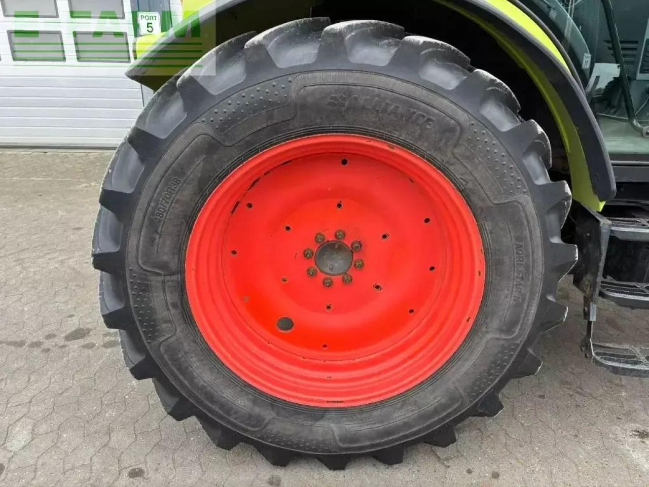 Farm tractor CLAAS arion 430 cis