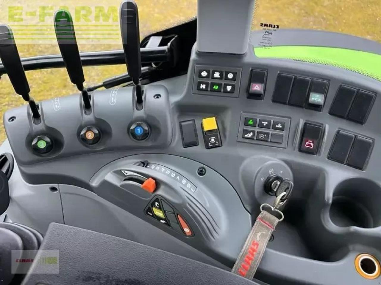 Farm tractor CLAAS arion 440