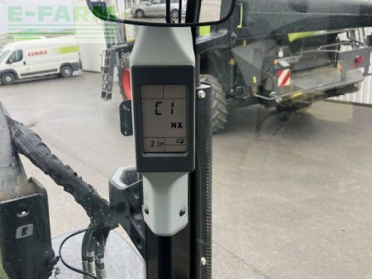 Farm tractor CLAAS arion 440