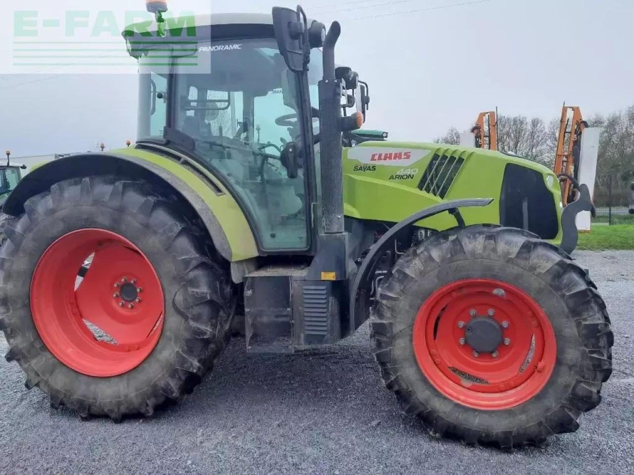 Farm tractor CLAAS arion 440