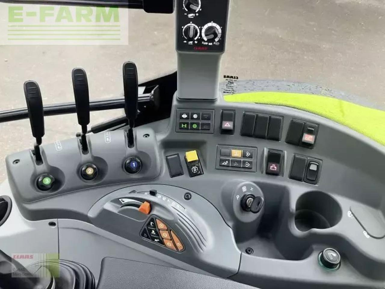 Farm tractor CLAAS arion 440