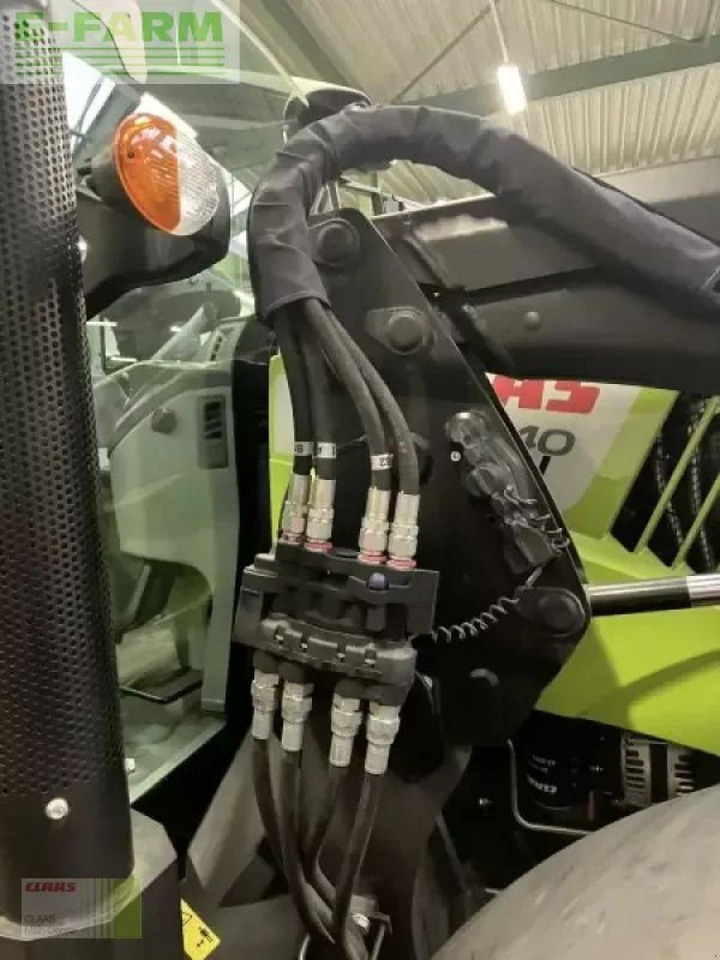 Farm tractor CLAAS arion 440