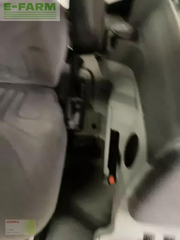 Farm tractor CLAAS arion 440