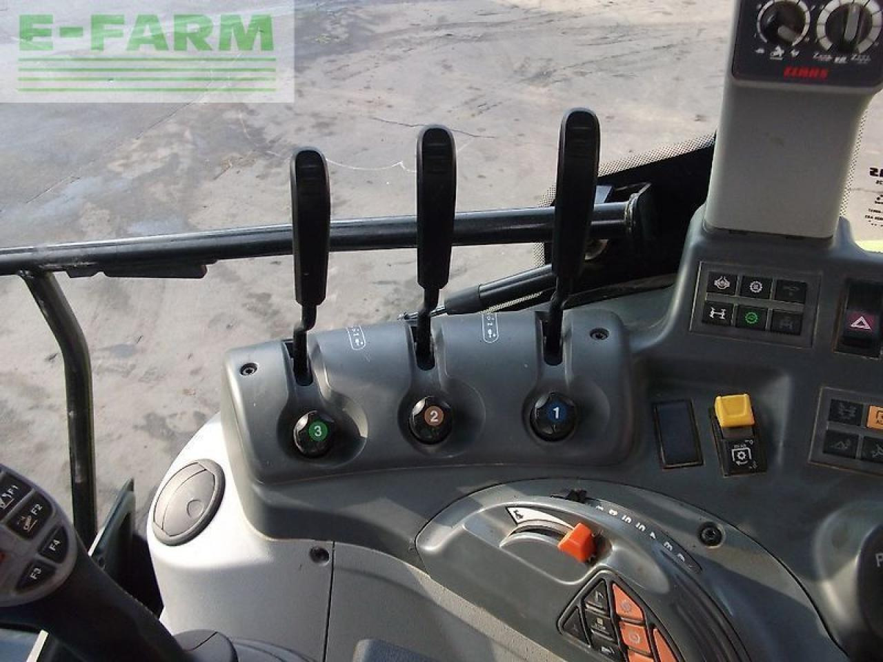 Farm tractor CLAAS arion 440 advanced