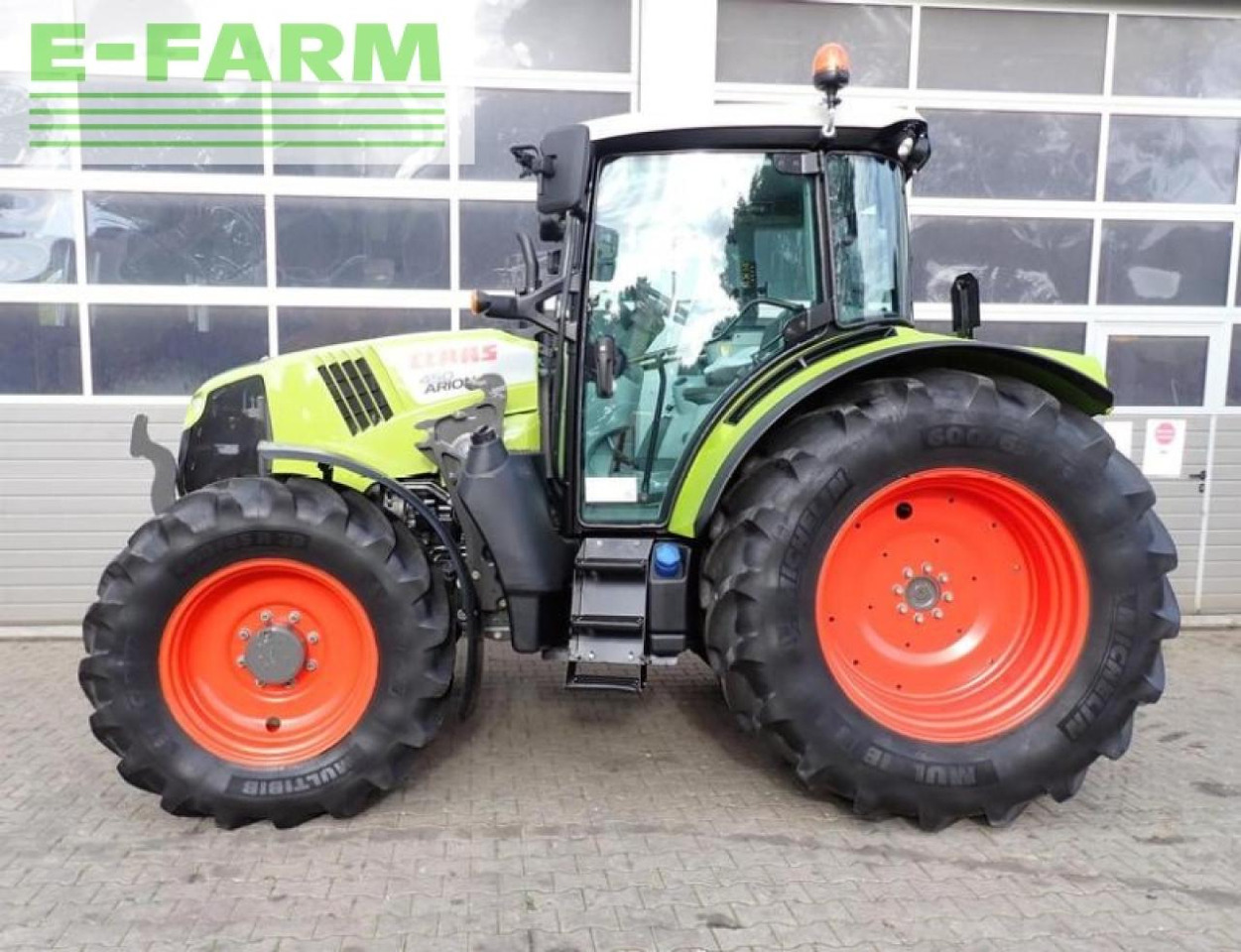 Farm tractor CLAAS arion 450 cis panoramic a43