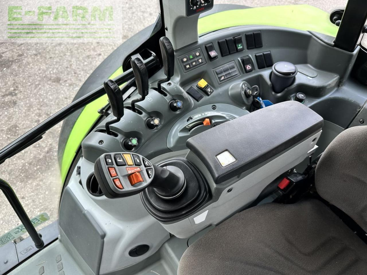Farm tractor CLAAS arion 460