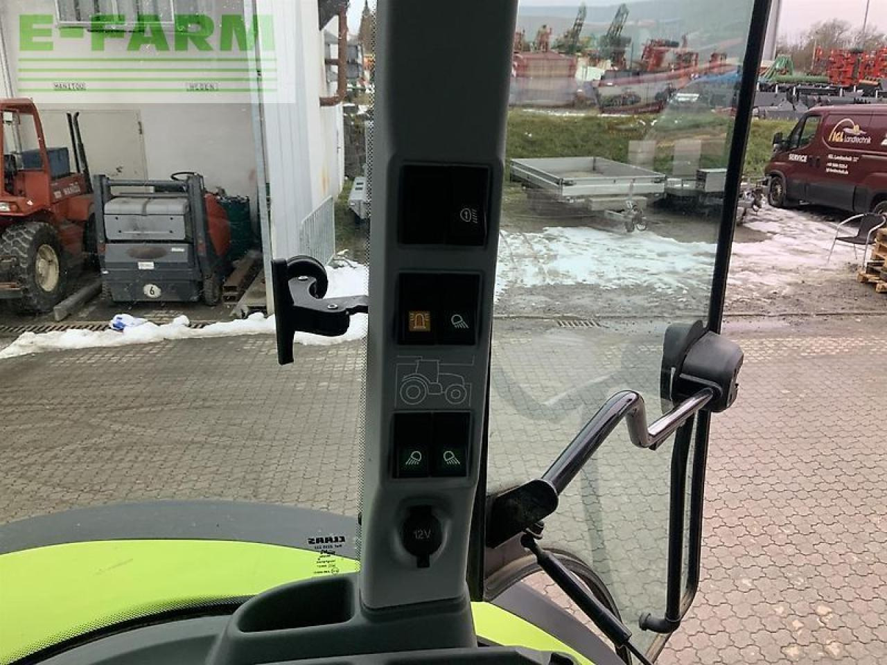 Farm tractor CLAAS arion 460