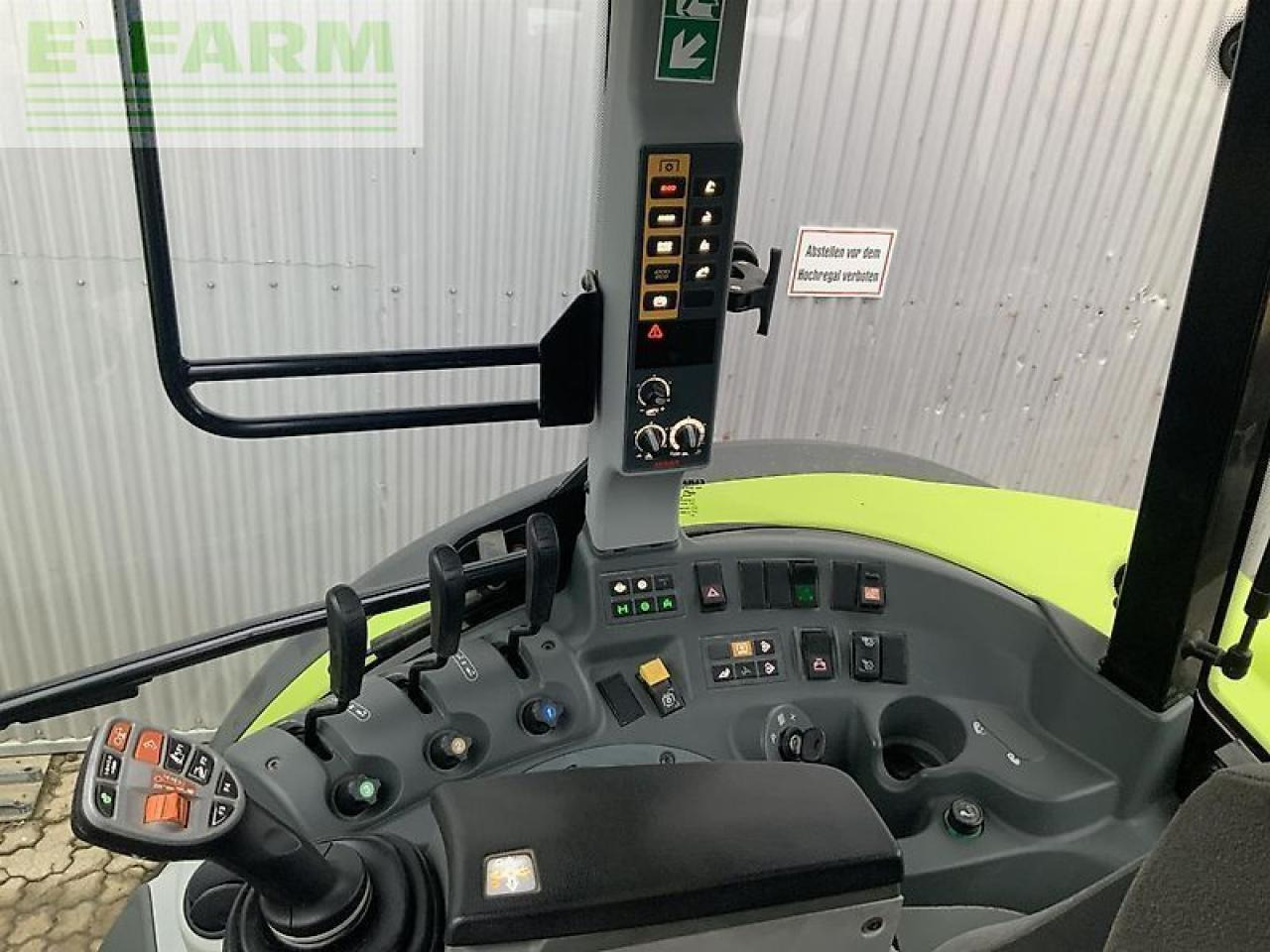 Farm tractor CLAAS arion 460