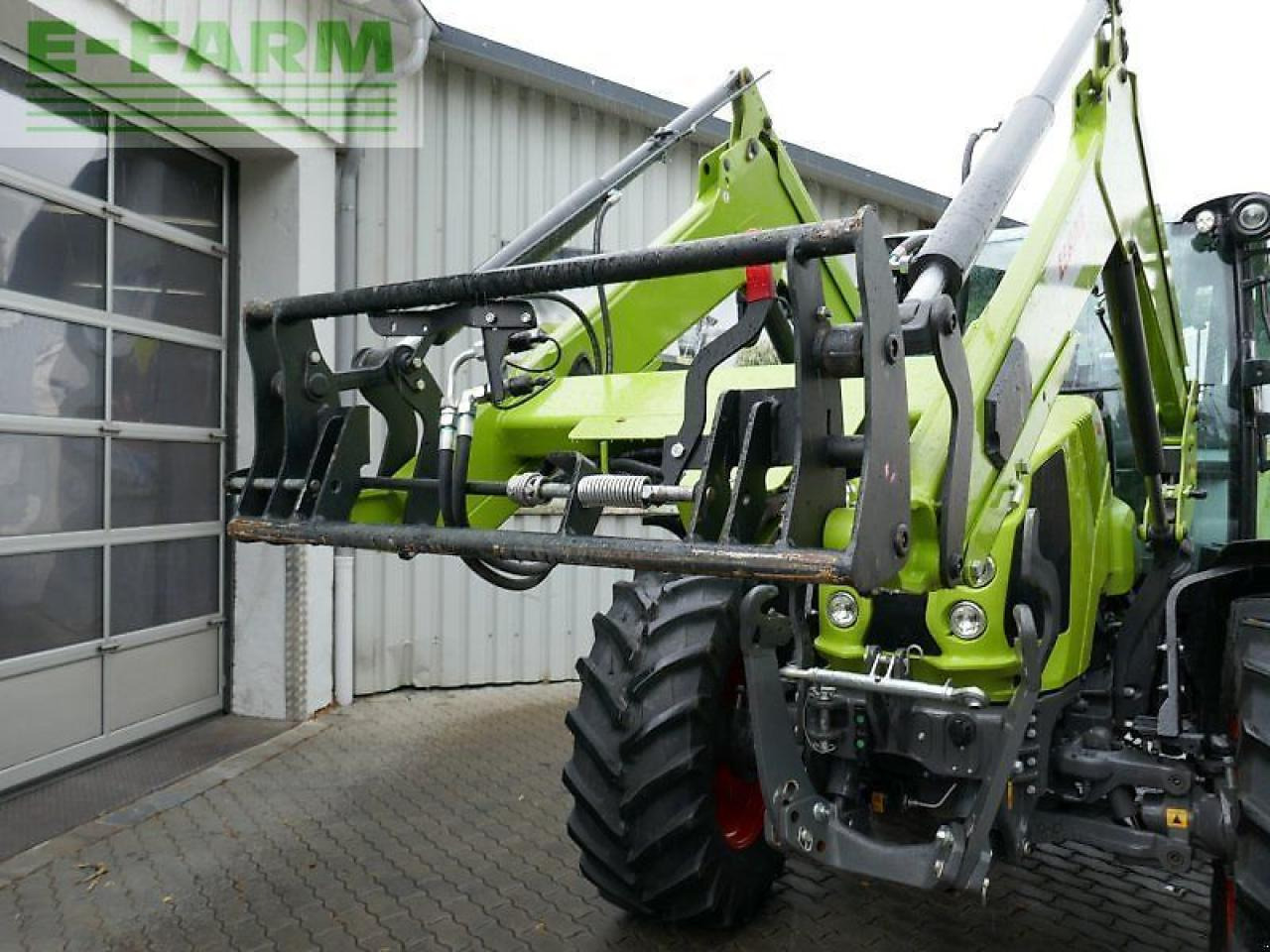 Farm tractor CLAAS arion 470 cis