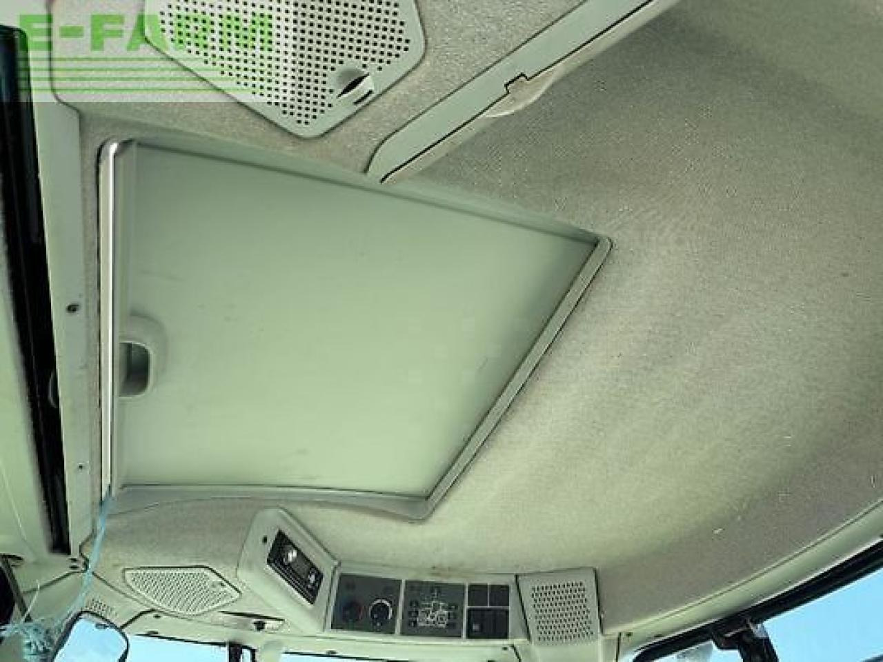 Farm tractor CLAAS arion 520