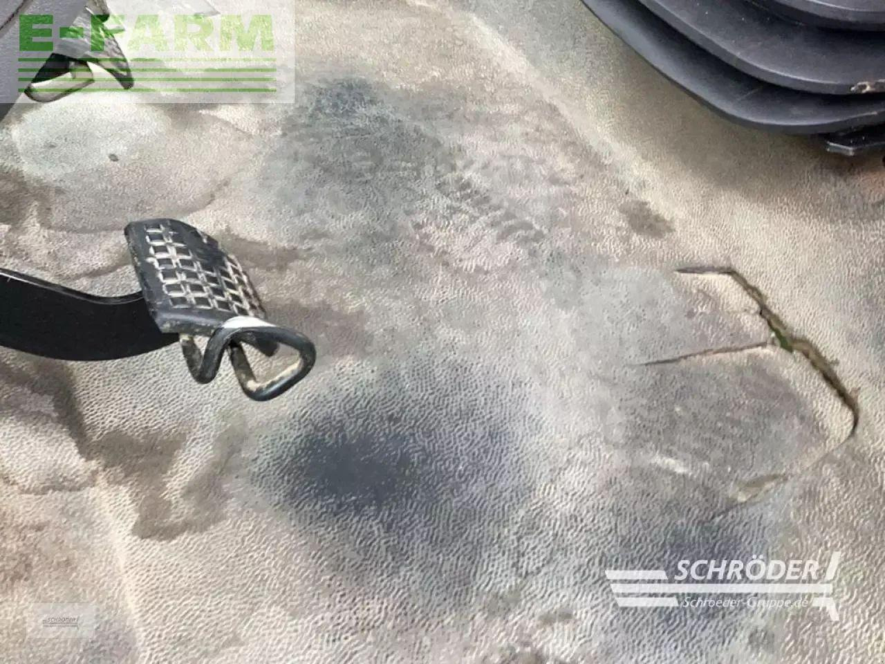 Farm tractor CLAAS arion 520 cebis