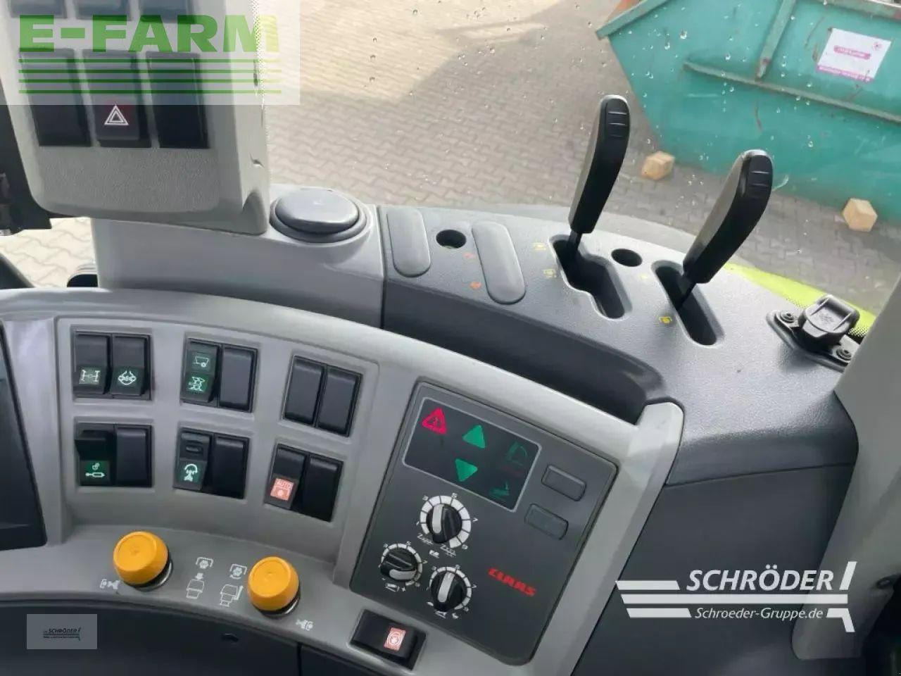 Farm tractor CLAAS arion 520 cebis