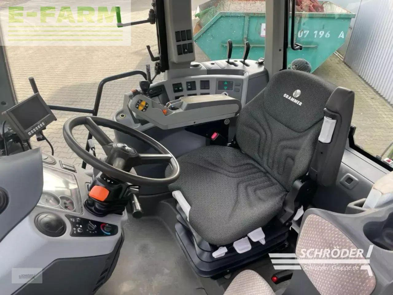 Farm tractor CLAAS arion 520 cebis