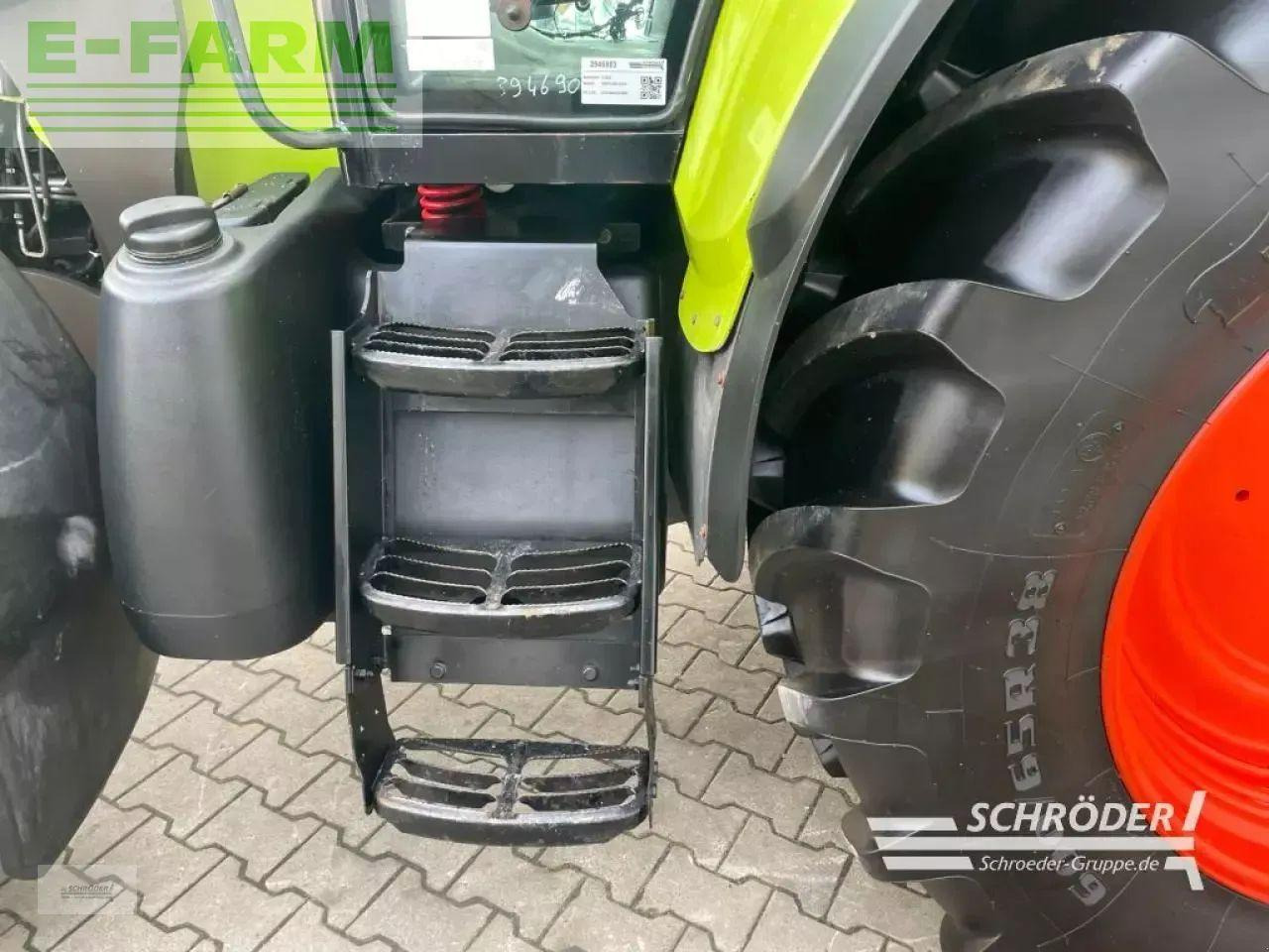 Farm tractor CLAAS arion 520 cebis