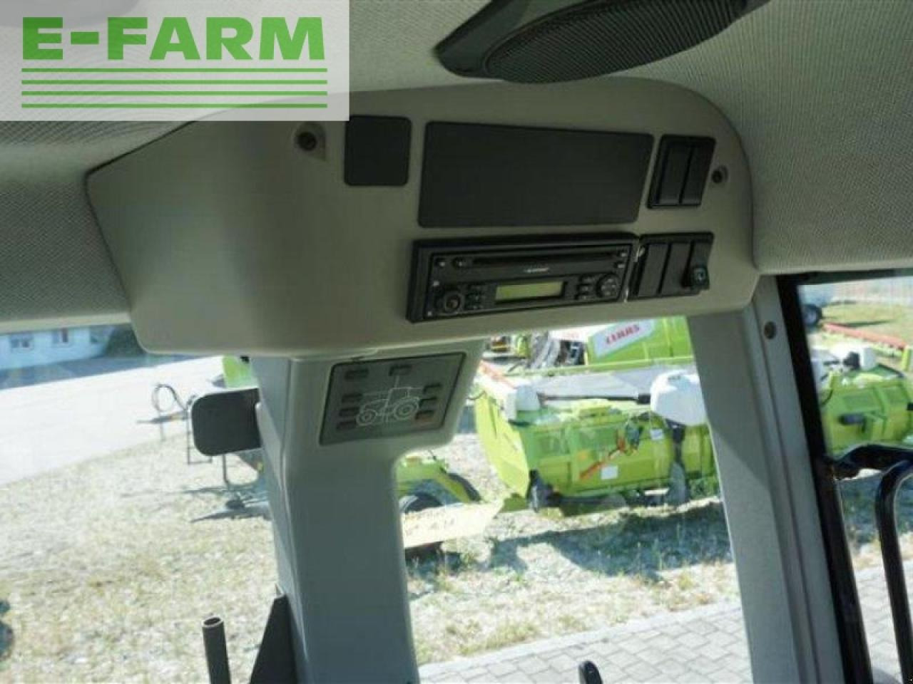 Farm tractor CLAAS arion 520 cis