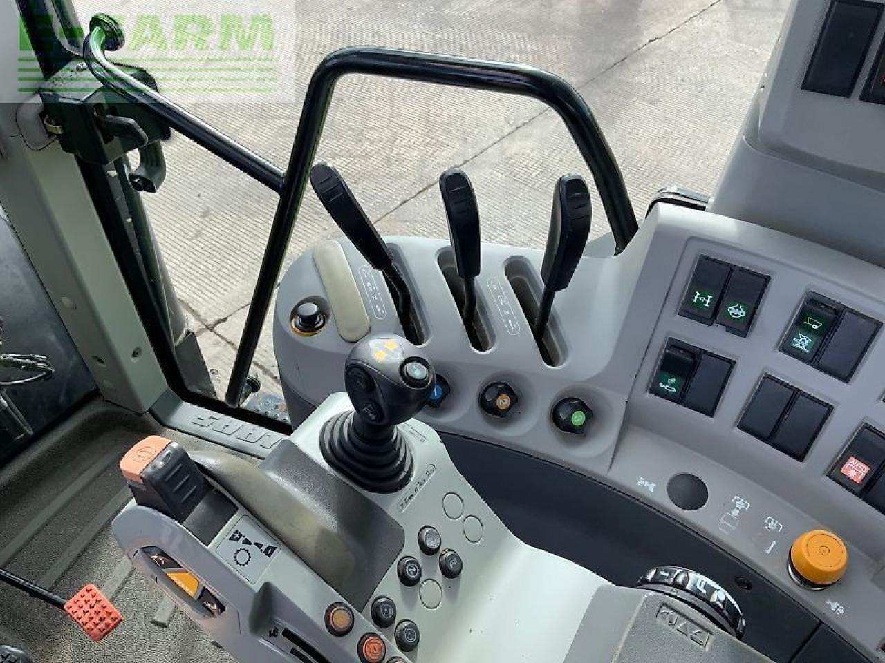 Farm tractor CLAAS arion 520 tractor (st23446)