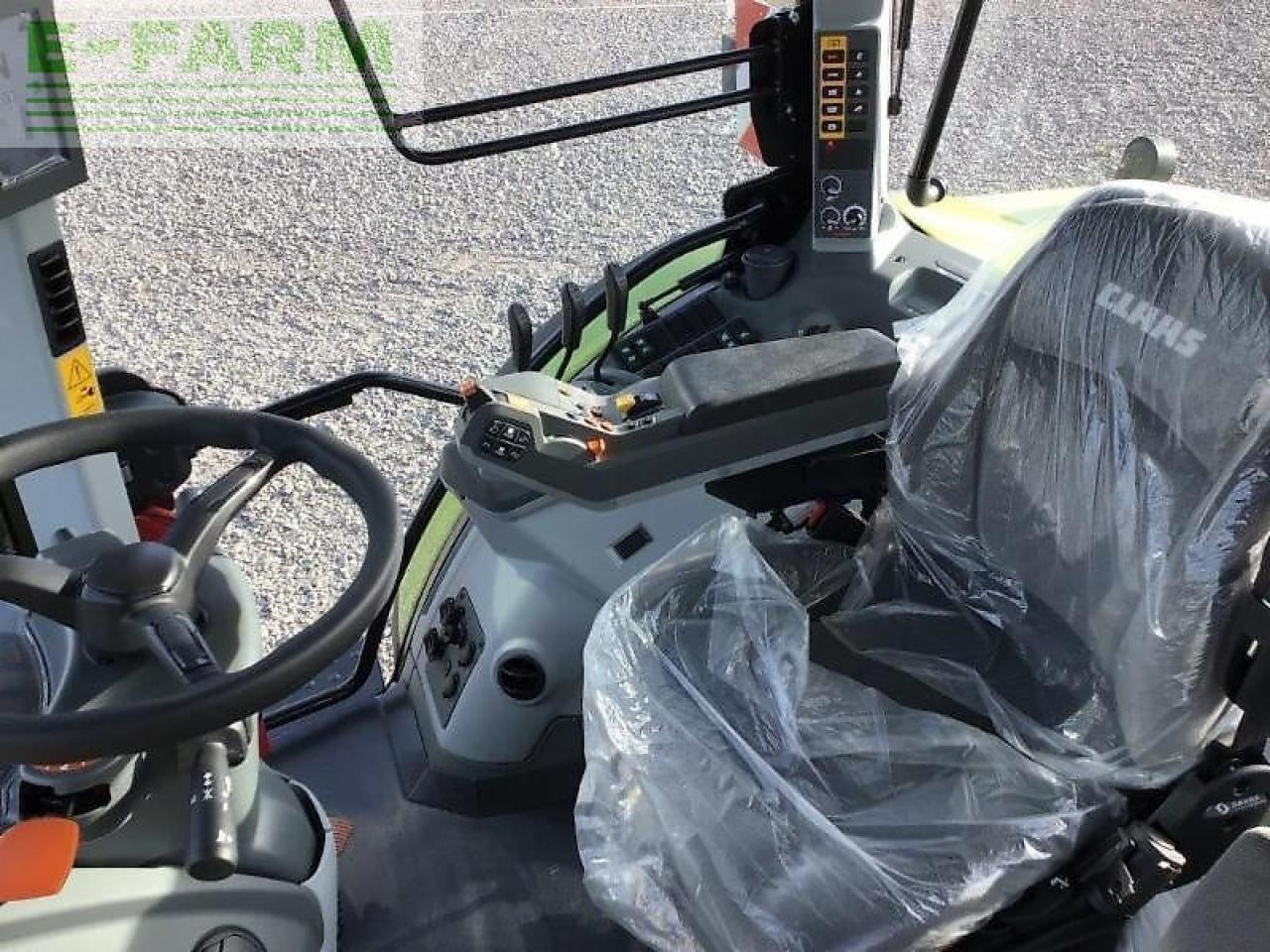 Farm tractor CLAAS arion 530