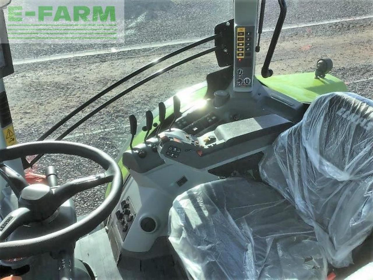 Farm tractor CLAAS arion 530
