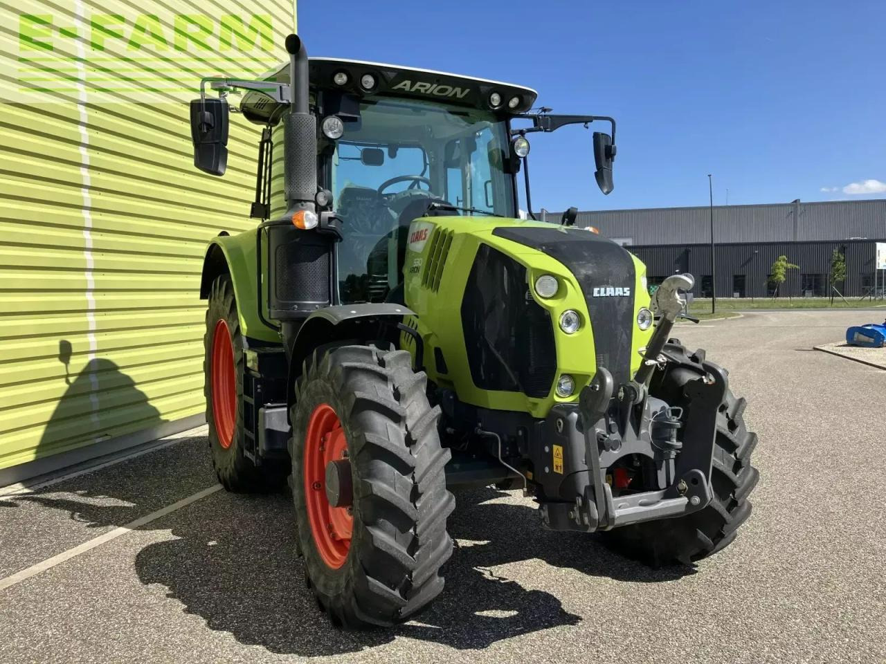 Farm tractor CLAAS arion 530 hexashift