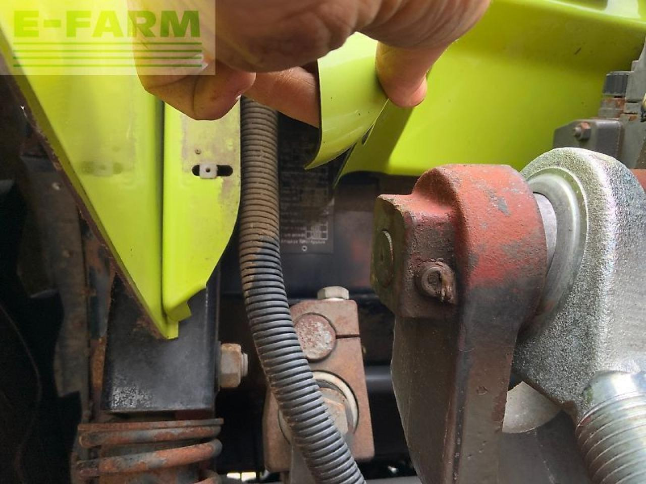 Farm tractor CLAAS arion 530 tractor (st24310)