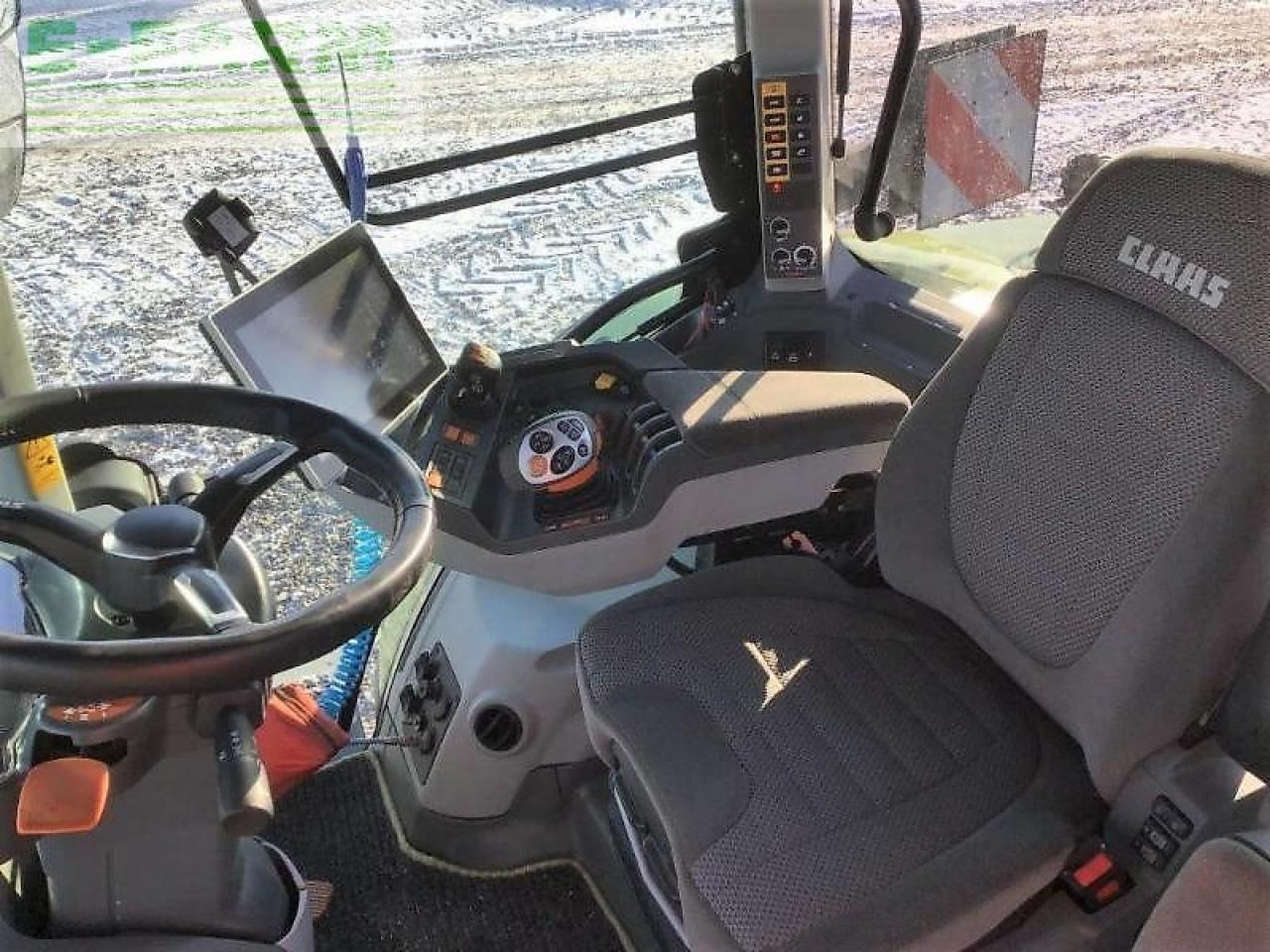 Farm tractor CLAAS arion 550 cmatic