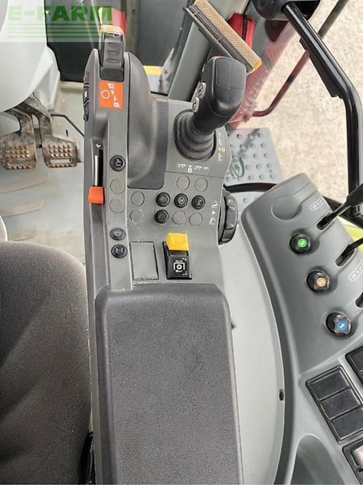 Farm tractor CLAAS arion 610