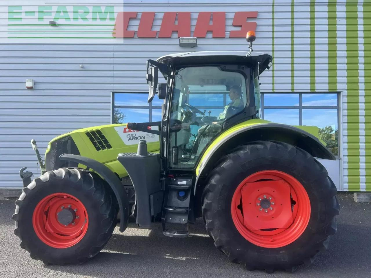 Farm tractor CLAAS arion 610 advance