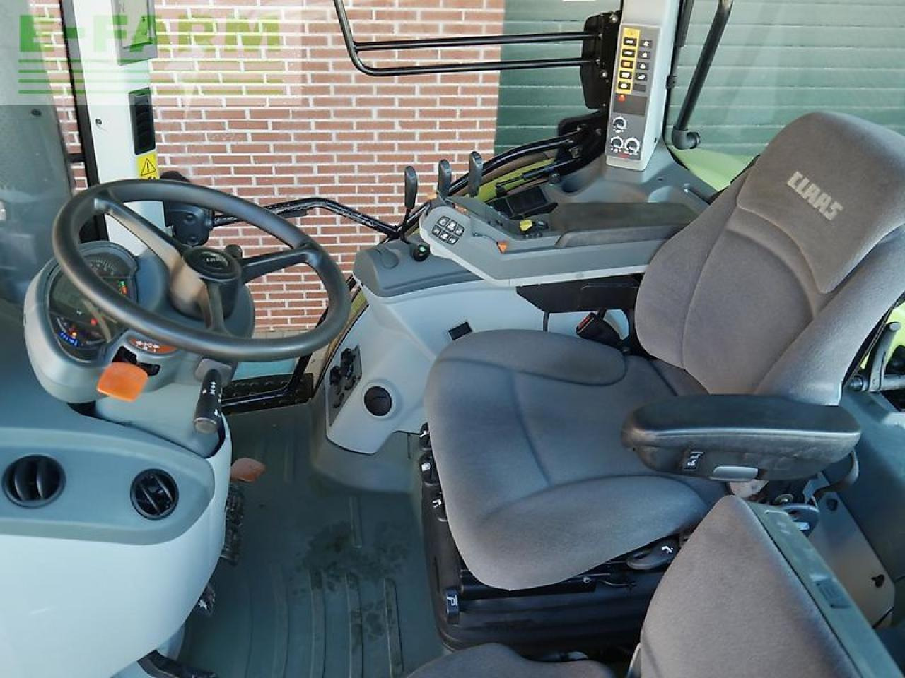 Farm tractor CLAAS arion 610 cis