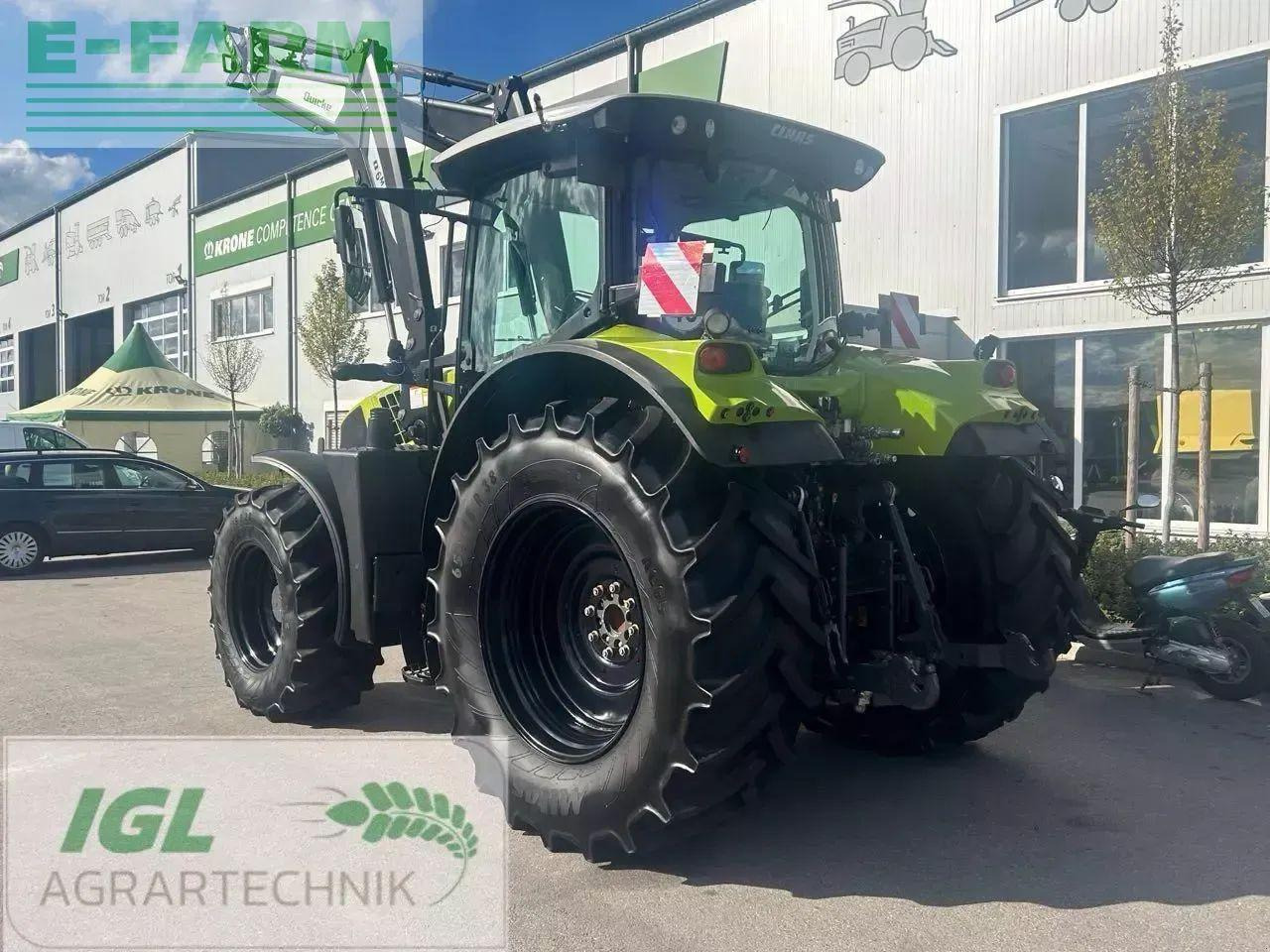 Farm tractor CLAAS arion 610 hexashift