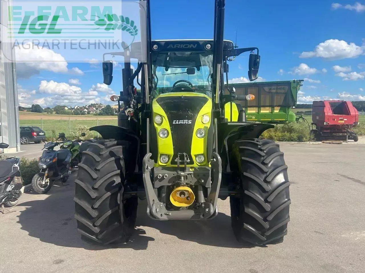 Farm tractor CLAAS arion 610 hexashift
