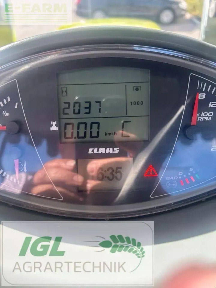 Farm tractor CLAAS arion 610 hexashift