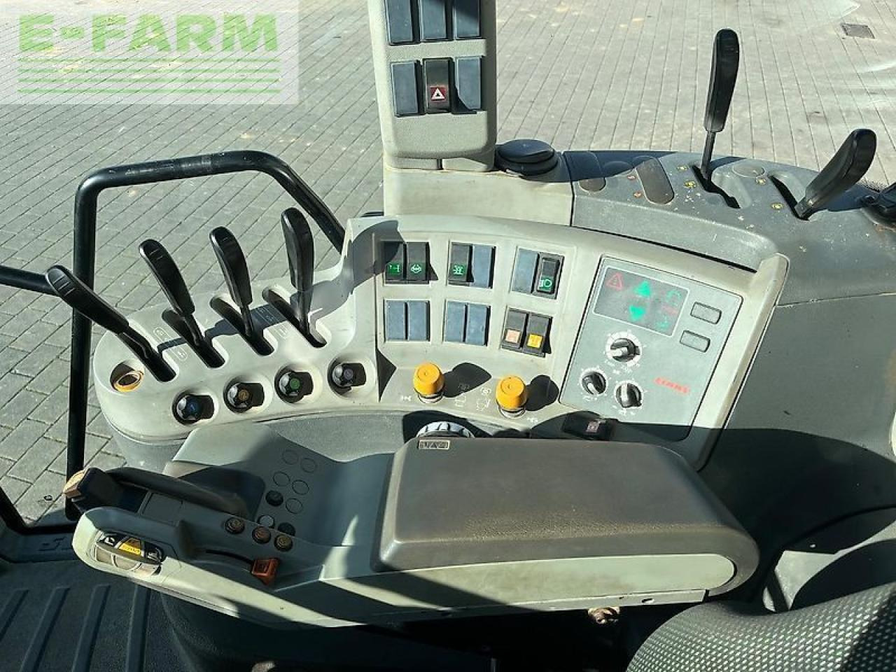 Farm tractor CLAAS arion 620