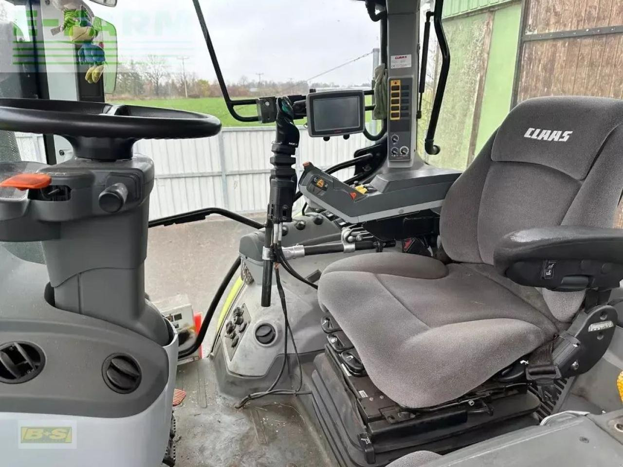 Farm tractor CLAAS arion 620