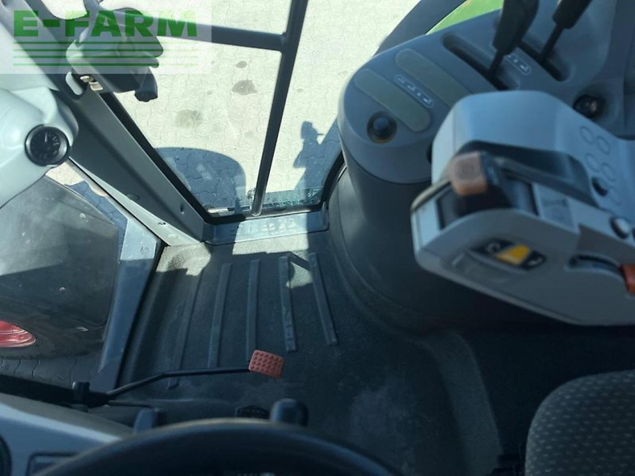 Farm tractor CLAAS arion 620