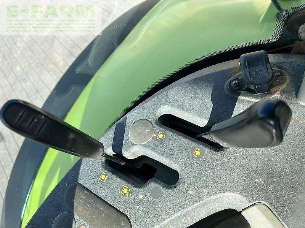 Farm tractor CLAAS arion 620