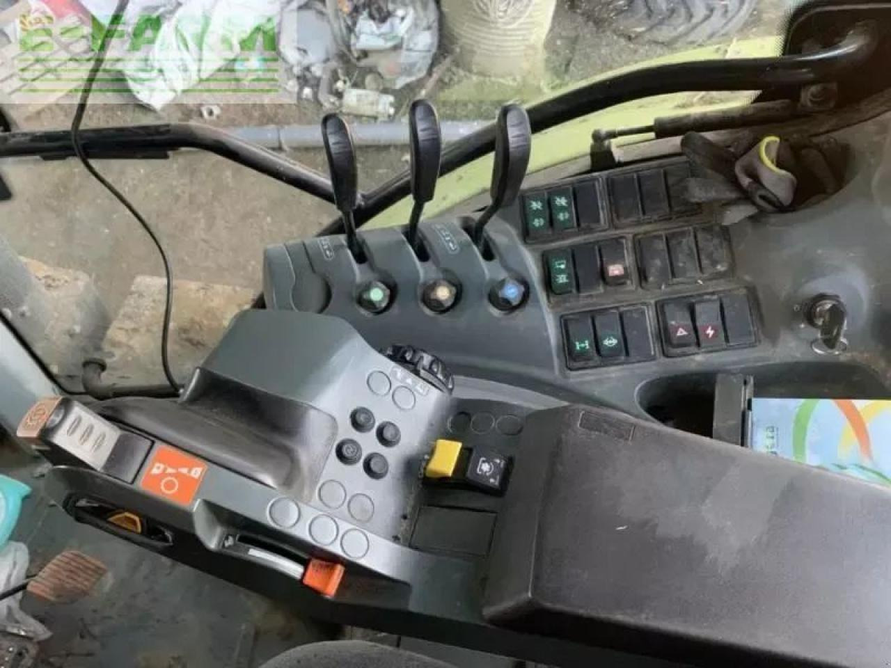 Farm tractor CLAAS arion 620