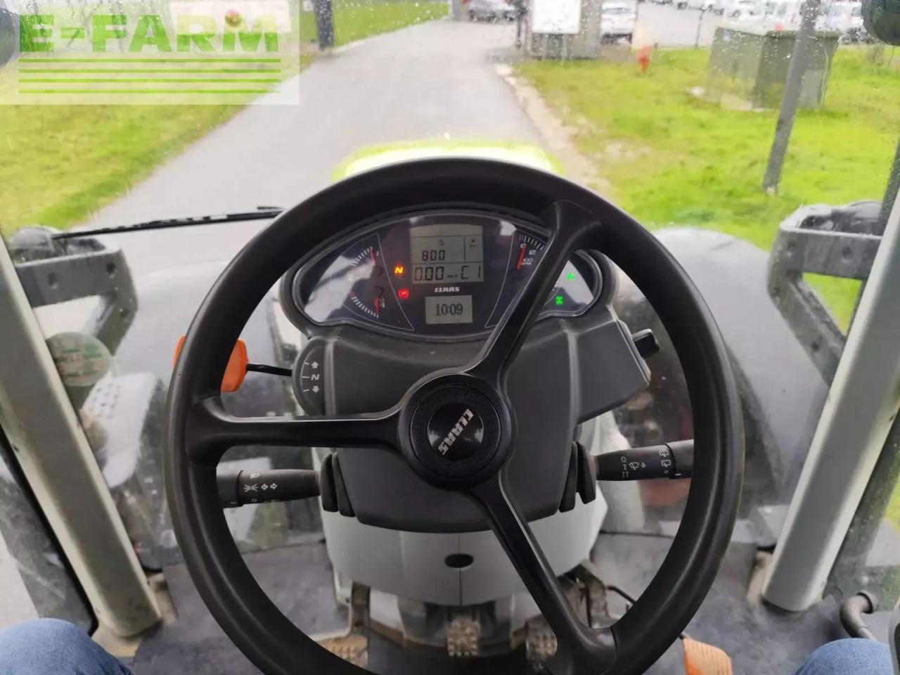 Farm tractor CLAAS arion 620