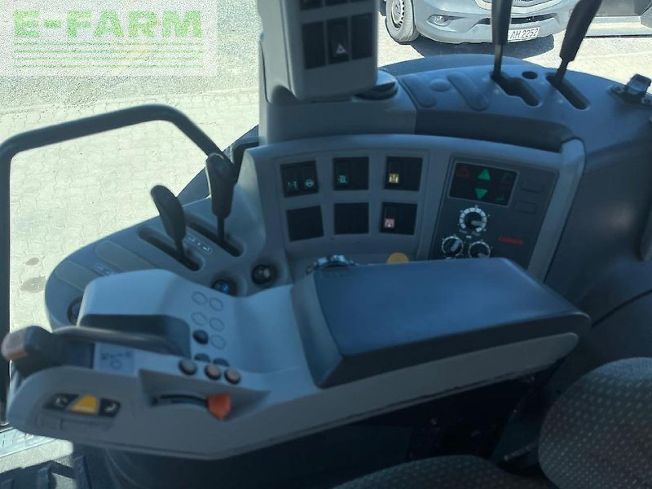 Farm tractor CLAAS arion 620