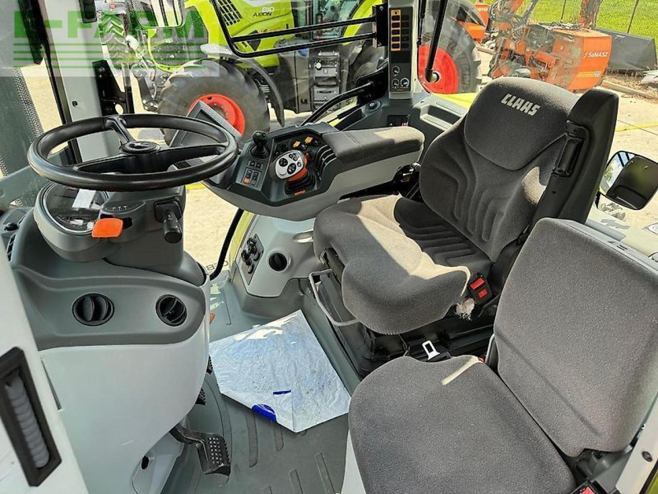 Farm tractor CLAAS arion 620 cebis hexa-shift