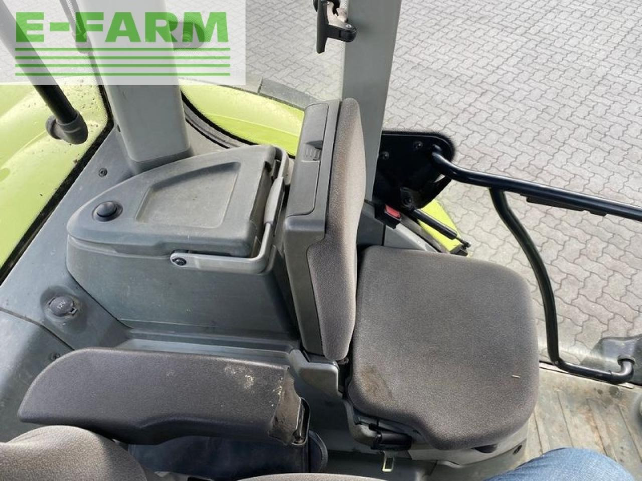 Farm tractor CLAAS arion 620 cmatic