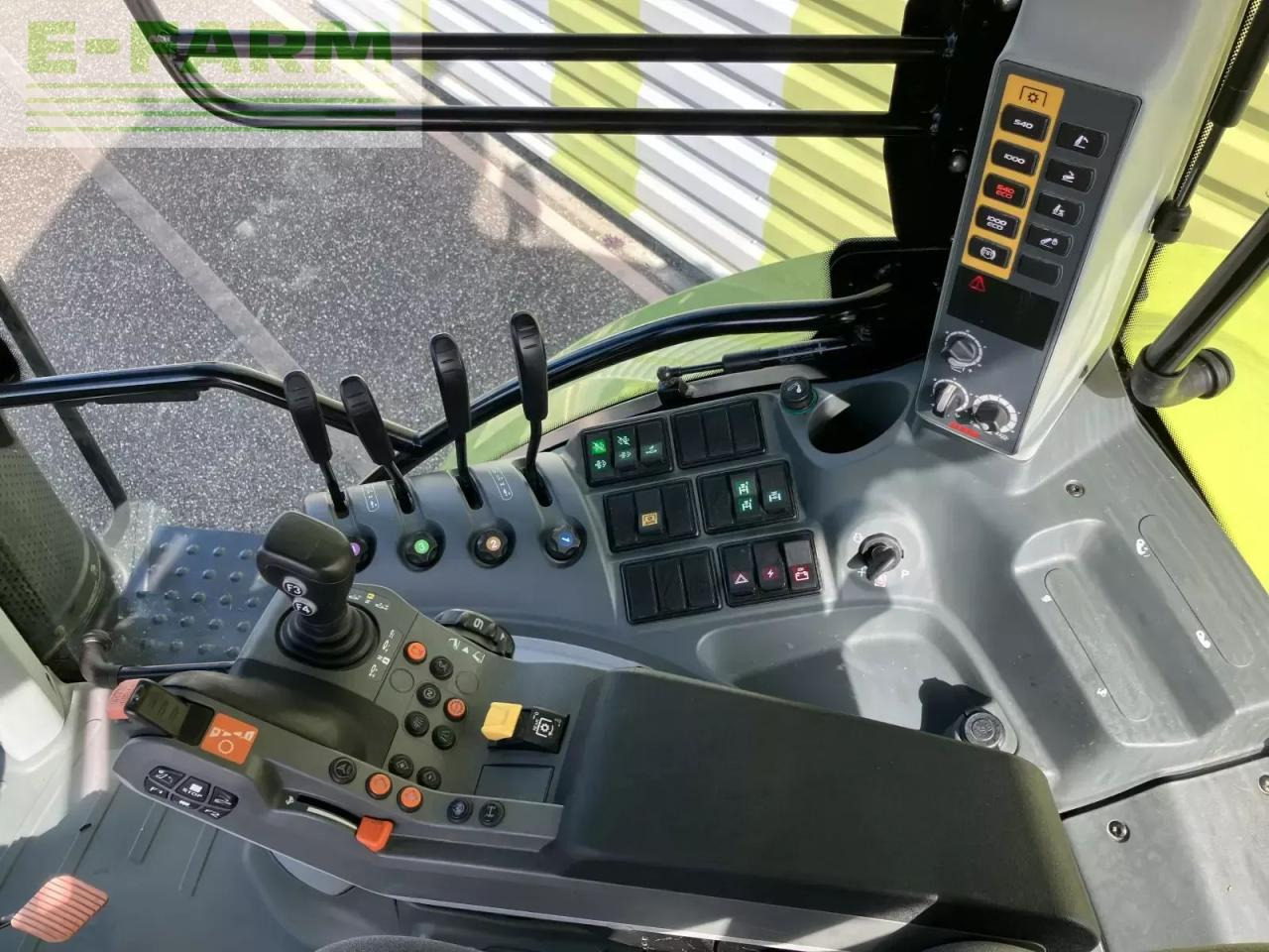 Farm tractor CLAAS arion 630 cis electropilot