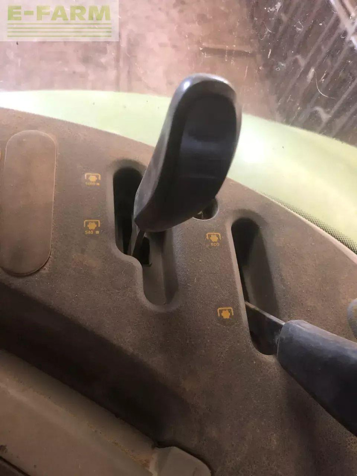 Farm tractor CLAAS arion 640