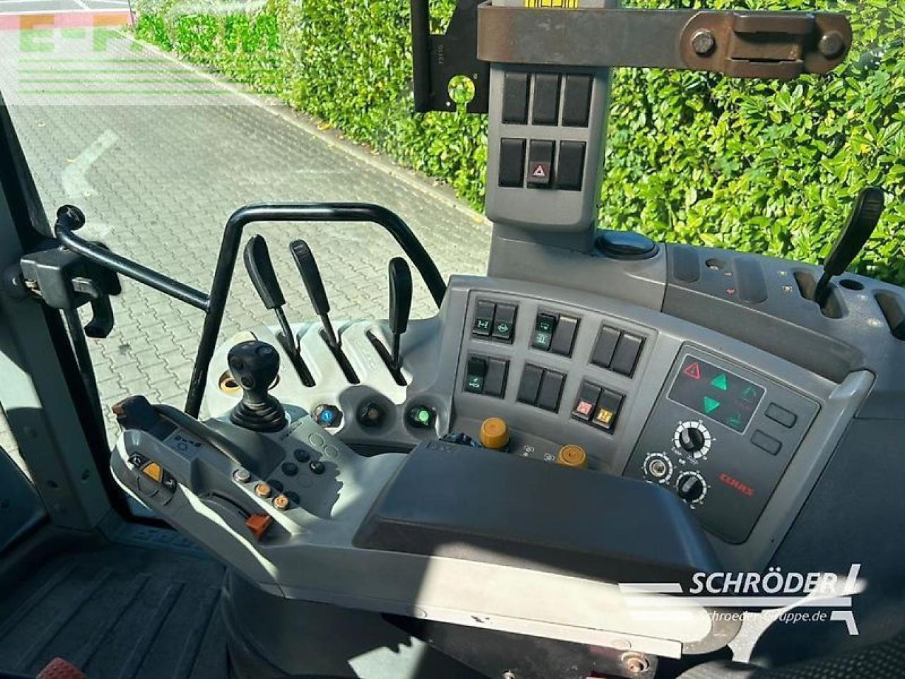 Farm tractor CLAAS arion 640