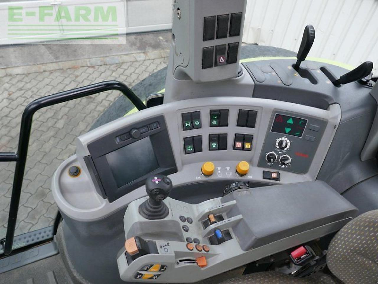 Farm tractor CLAAS arion 640 cebis